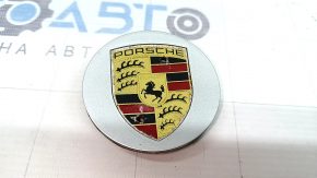 Центральный колпачок на диск Porsche Macan 15-26 цветная эмблема под R18, 64.5/46.5мм, серебро, коррозия
