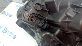 Фара передняя правая VW Jetta 25-26 в сборе LED, без range control, затерта, сколы