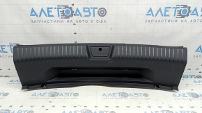 Накладка проема багажника VW Jetta 19-26 черная, царапины