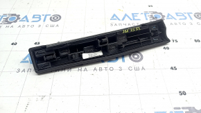 Накладка передней панели левая VW Jetta 25-26 черная кожа