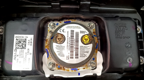 Bord negru VW Jetta 25-26 cu AIRBAG, necesită curățare, suport defect