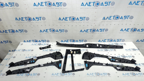 Un set de ornamente interioare pentru Audi A6 C8 19-21 cu aspect de lemn închis, textură, zgârieturi, ghidaj rupt