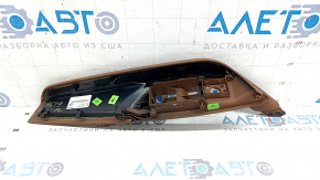Подлокотник обшивки двери карточки передней левой Audi A6 C8 19-24 кожа светло-коричневая, с накладкой