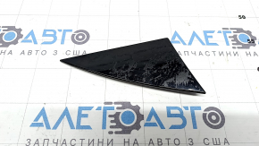 Накладка крыши задняя левая Toyota Prius 50 16-22 черный глянец, сломано крепление, в клее