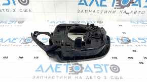Carcasa oglinzii laterale stânga este goală, Mitsubishi Outlander 22-26, neagră, elementele de fixare sunt rupte.