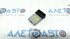 Hub-ul USB AUX pentru Toyota Prius 50 16-22 are un suport defect.