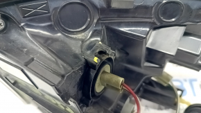 Lampă aripă stângă superioară pentru Toyota Prius 50 19-22, fragment lipsă, zgârieturi, suport rupt, lipită