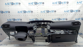 Bord negru Toyota Prius 50 17-22 cu airbag, crăpătură în suport, zgârieturi pe torpedou