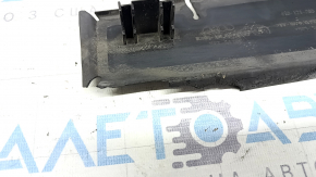 Deflectorul superior al radiatorului la Audi A6 C8 19-25 2.0T, 3.0T are o garnitură uscată.