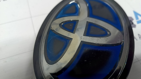 Эмблема решетки радиатора передняя Toyota Venza 21-24 под радар, царапины, сколы, воздух
