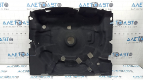 Căptușeala portbagajului de la Audi A6 C8 19-25 este uzată și ruptă.