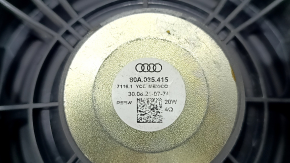 Difuzorul portierei stânga față a modelului Audi Q5 80A 18-24 are un suport defect.