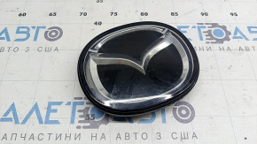 Эмблема решетки радиатора Mazda 3 19-26 под радар, сколы, треснута