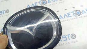 Emblema grilei radiatorului Mazda 3 19-26 sub radar, ciobită, crăpată
