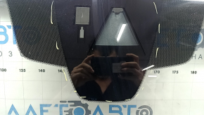 Parbriz Mazda 3 19-23 cu cameră și senzor de ploaie, fabricat în Japonia, guri de ventilație pe margine, ciobiri, zgârieturi