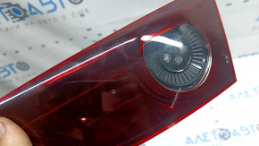 Lampă portbagaj dreapta pentru Mazda 3 19-22 4d tip 1, lustruită, fragment de sticlă lipsă