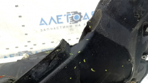 Căptușeală aripă stânga față, partea din față a unui Audi A4 B9 17-25, crăpături, suport rupt