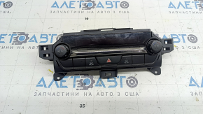 Mazda 3 19-21 Climatizare automată, zgârieturi pe ecran