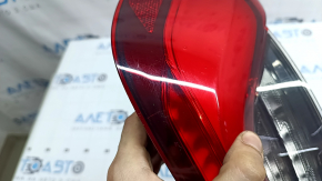 Zgârieturi la lumina de pe aripa exterioară stângă BMW 3 G20 19-21