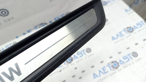 Ornament prag exterior față stânga pentru BMW 3 G20 19-26, cromat, inscripție BMW, zgârieturi
