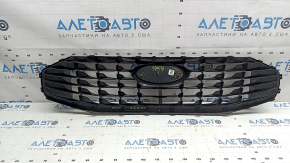 Решетка радиатора grill Ford Escape MK4 23-26 структура, с эмблемой, незаводское отверстие, ржавые болты крепления эмблемы