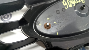 Решетка радиатора grill Ford Escape MK4 23-26 структура, с эмблемой, незаводское отверстие, ржавые болты крепления эмблемы