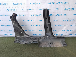 Stâlpul central stâng al caroseriei unui Honda Civic XI FE/FL 22-24 este tăiat cu ferăstrăul, cu o rostogolire