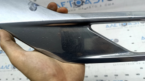 Bandă cromată bară față Mitsubishi Outlander 22-26, stânga jos, sub proiectoarele de ceață, ciobită
