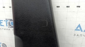 Ornamente montan central stânga jos Mitsubishi Outlander 22-26, negru, plastic alb, zgârieturi