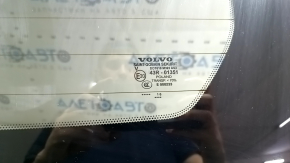 Hayon gol cu geam pentru un Volvo XC90, fabricat în 2016-22, culoare argintiu 711, cu eleron, stop, timonerie ștergătoare, bandă de iluminare și încuietoare și un eleron uzat.