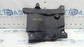Protecția arcului frontal dreapta al mașinii Mazda 3 19-26 este uzată și ruptă.