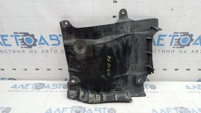 Protecția arcului frontal dreapta al mașinii Mazda 3 19-26 este uzată și ruptă.