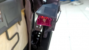 Scaun central spate, al doilea rând, Volvo XC90 16-22, piele neagră, pentru 2 rânduri, cu centură de siguranță și cotieră, zgârieturi pe plastic