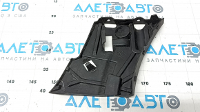 Suportul barei de protecție față, dreapta exterior, Volvo XC60 18-26, este defect.