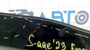 Лобовое стекло Kia Sportage 23-25 под датчик влажности и камеру, воздух по кромке, надорван уплотнитель, воздух под накладкой, оплавлен кронштейн, в копоти