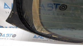Luneta portbagajului modelului Kia Sportage 23-26 este acoperită de funingine.