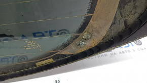 Luneta portbagajului modelului Kia Sportage 23-26 este acoperită de funingine.