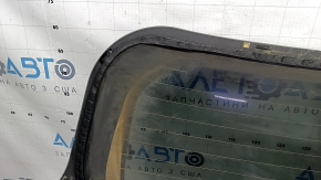 Luneta portbagajului modelului Kia Sportage 23-26 este acoperită de funingine.