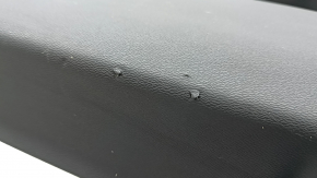 Panou ușă stânga față negru pentru Volvo XC60 18-26, cotieră și inserție din piele Nappa maro, cu ornamente Harman Kardon, rupturi, zgârieturi, necesită curățare