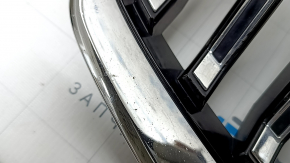 Grilă radiator cromată Volvo XC60 22-23 cu insignă, sub cameră, denivelări, suport rupt, crăpătură în emblemă