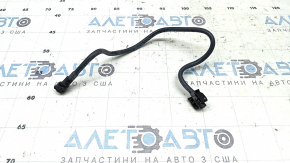Conductă de retur de răcire către rezervorul radiatorului unui Volvo XC60 18-26 B6 