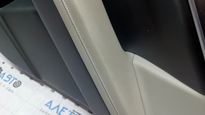 Panou ușă spate dreapta Hyundai Santa Fe 24-26, gri, cotieră și inserție gri deschis, ornament cromat, zgârieturi pe ornament, gata de curățare chimică