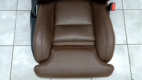 Scaun pasager Volvo XC60 18-26 cu airbag, electric, încălzit, ventilat, piele Nappa maro, perforat și cu suport pentru genunchi, zgârieturi, necesită curățare
