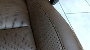 Scaun pasager Volvo XC60 18-26 cu airbag, electric, încălzit, ventilat, piele Nappa maro, perforat și cu suport pentru genunchi, zgârieturi, necesită curățare