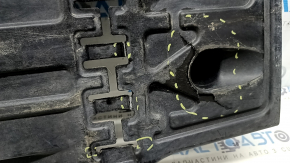 Crăpături, rupturi la protecția inferioară dreapta spate a caroseriei Volvo XC60 18-26
