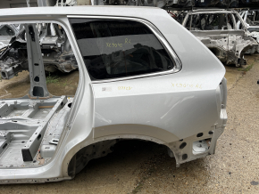 Aripă spate stânga Volvo XC90 16-26 pe caroserie, argintiu, prag îndoit, denivelări la apus