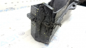 Ranforsarea barei de protecție spate a modelului Hyundai Santa Fe 24-26 USA este defectă.