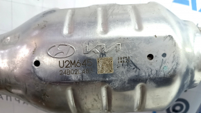 Țeava de eșapament, partea din mijloc cu convertorul catalitic al modelului Hyundai Santa Fe 24-26 HEV, este îndoită în rezonator.