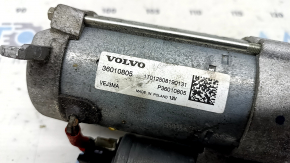 Demarorul la un Volvo XC90 16-22 este ruginit.