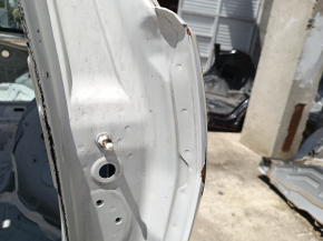 Aripă spate dreapta Hyundai Santa Fe 24-26 pe caroserie, albă, lovită